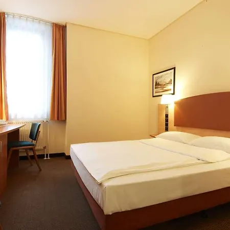 Intercityhotel Ostbhf Hotell *