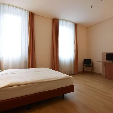 Intercityhotel Ostbhf *